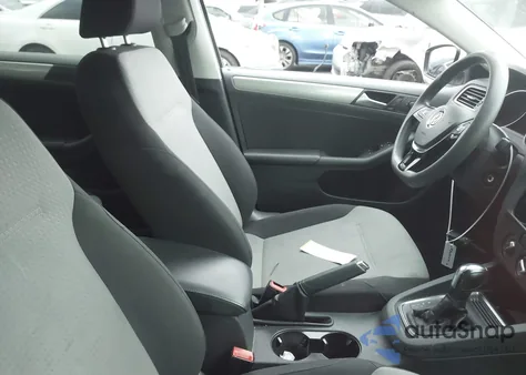 2018 Volkswagen Jetta 1.4T S z USA, uszkodzony, nr VIN 3VW2B7AJ3JM233644